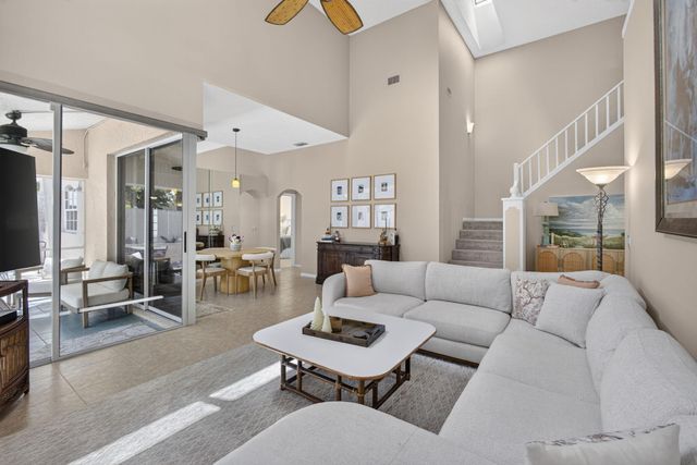 33 Selby Lane, Palm Beach Gardens, FL 33418