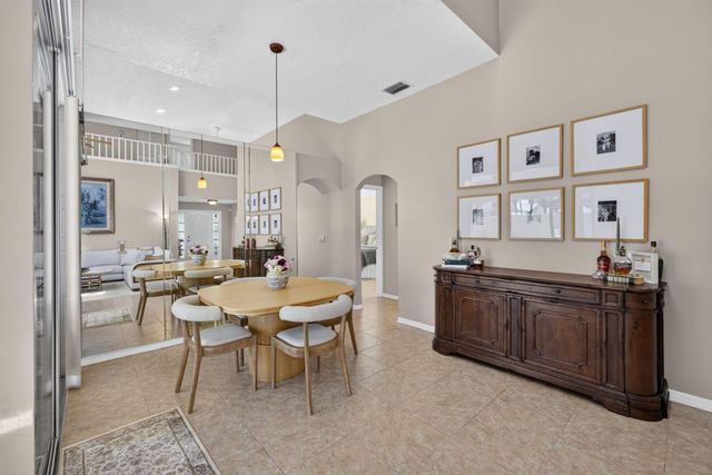 33 Selby Lane, Palm Beach Gardens, FL 33418