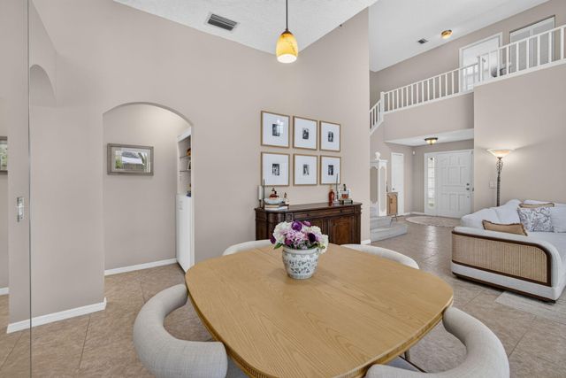 33 Selby Lane, Palm Beach Gardens, FL 33418