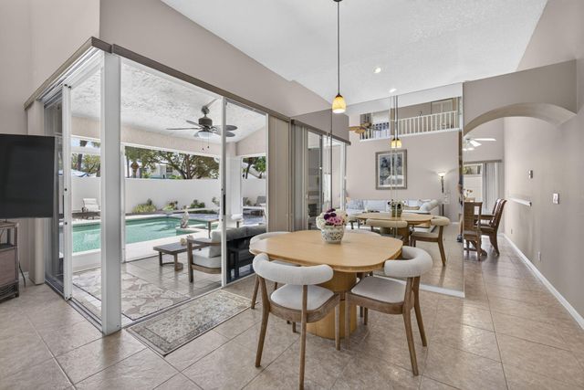 33 Selby Lane, Palm Beach Gardens, FL 33418