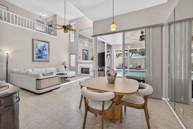 33 Selby Lane, Palm Beach Gardens, FL 33418