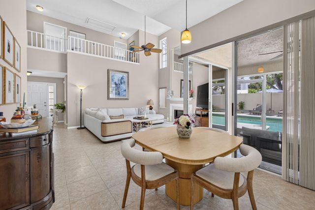 33 Selby Lane, Palm Beach Gardens, FL 33418