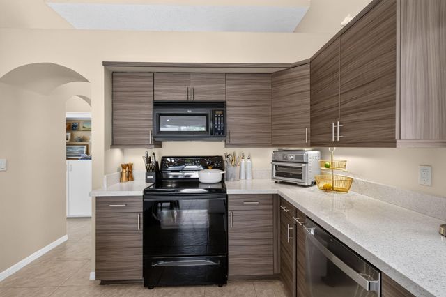 33 Selby Lane, Palm Beach Gardens, FL 33418