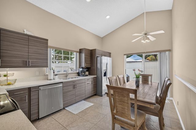 33 Selby Lane, Palm Beach Gardens, FL 33418
