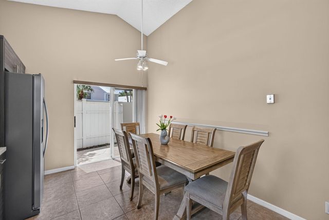 33 Selby Lane, Palm Beach Gardens, FL 33418