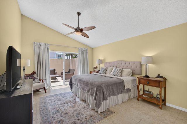 33 Selby Lane, Palm Beach Gardens, FL 33418