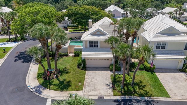 33 Selby Lane, Palm Beach Gardens, FL 33418