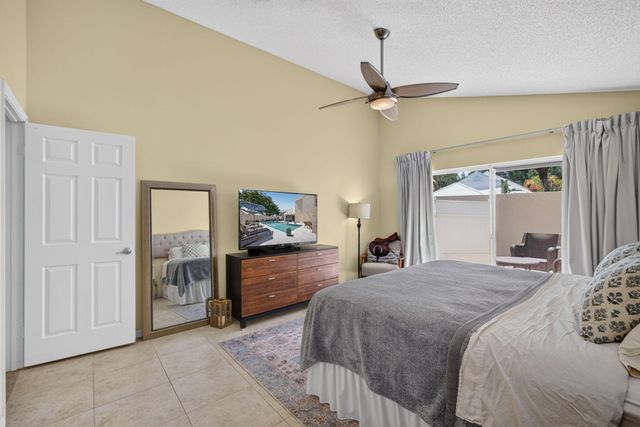 33 Selby Lane, Palm Beach Gardens, FL 33418
