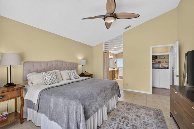 33 Selby Lane, Palm Beach Gardens, FL 33418