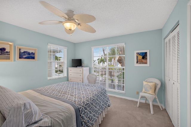 33 Selby Lane, Palm Beach Gardens, FL 33418
