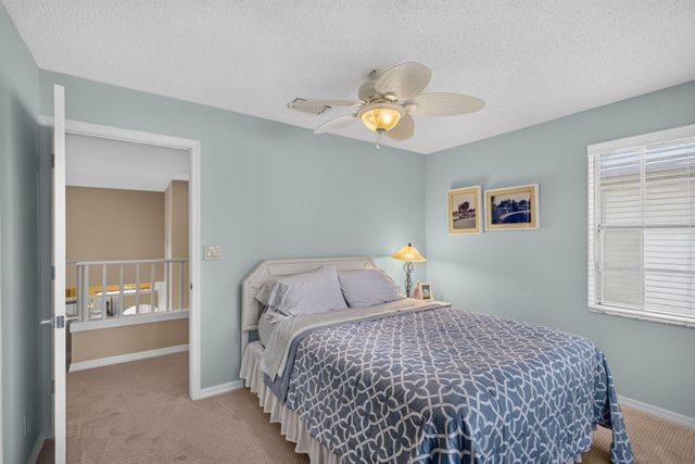 33 Selby Lane, Palm Beach Gardens, FL 33418