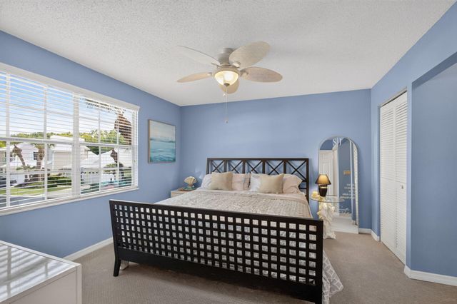 33 Selby Lane, Palm Beach Gardens, FL 33418