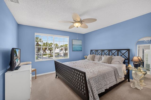 33 Selby Lane, Palm Beach Gardens, FL 33418