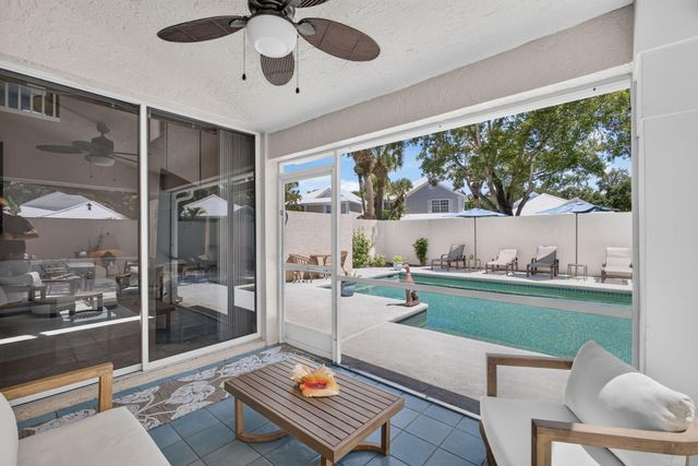 33 Selby Lane, Palm Beach Gardens, FL 33418
