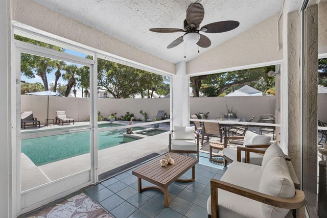 33 Selby Lane, Palm Beach Gardens, FL 33418