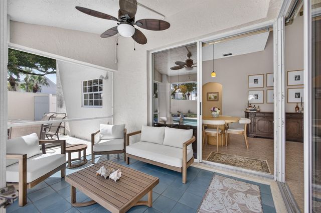 33 Selby Lane, Palm Beach Gardens, FL 33418