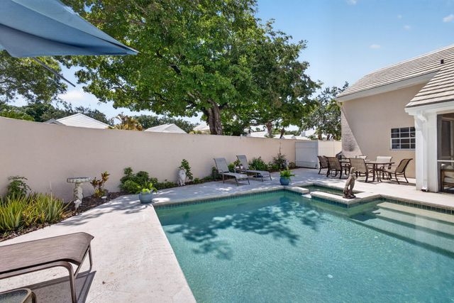 33 Selby Lane, Palm Beach Gardens, FL 33418