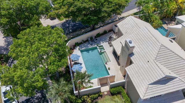 33 Selby Lane, Palm Beach Gardens, FL 33418