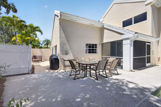 33 Selby Lane, Palm Beach Gardens, FL 33418