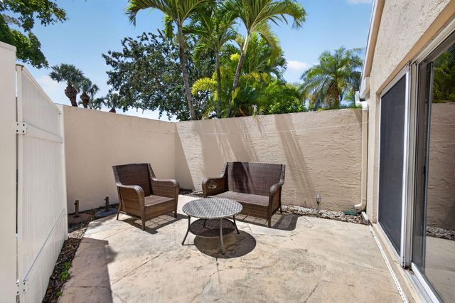 33 Selby Lane, Palm Beach Gardens, FL 33418