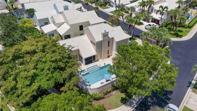33 Selby Lane, Palm Beach Gardens, FL 33418