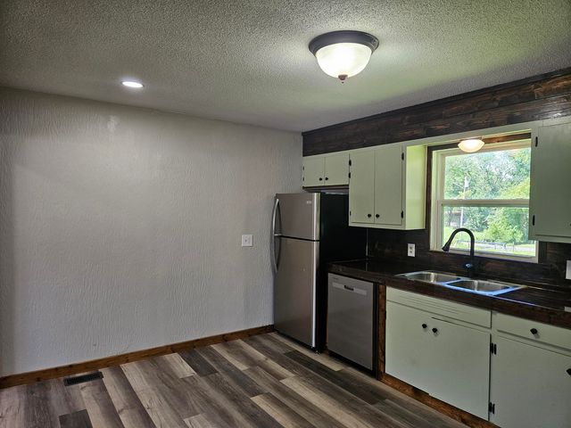 401 Walnut Street Street, Ava, MO 65608