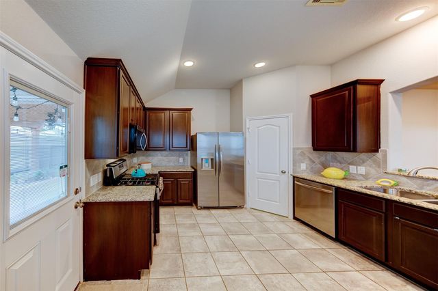 5227 Bay Lane, Bacliff, TX 77518