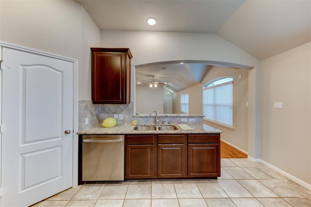 5227 Bay Lane, Bacliff, TX 77518