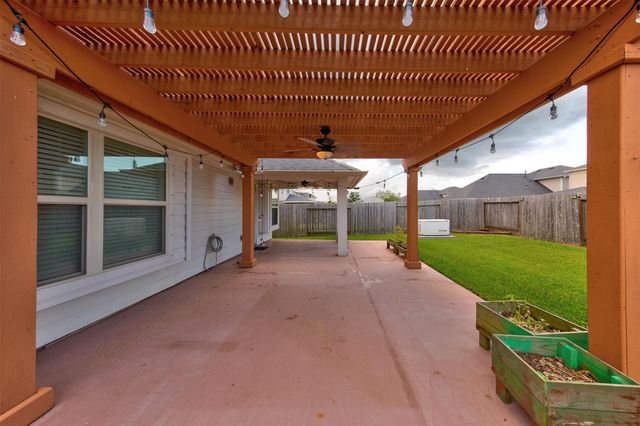 5227 Bay Lane, Bacliff, TX 77518
