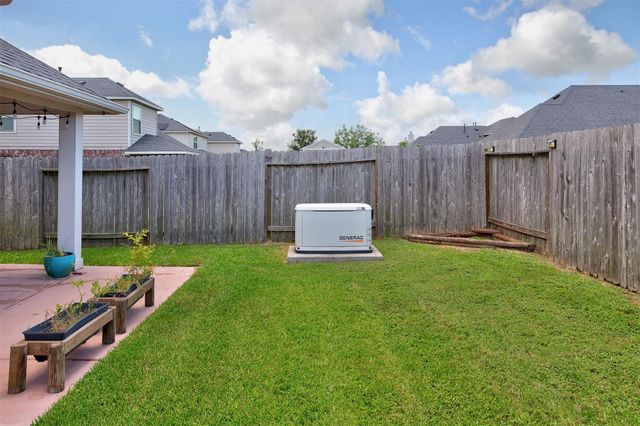 5227 Bay Lane, Bacliff, TX 77518