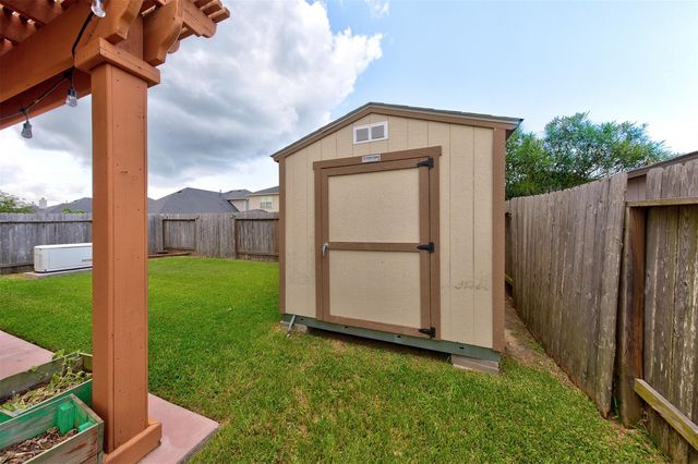 5227 Bay Lane, Bacliff, TX 77518