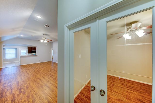 5227 Bay Lane, Bacliff, TX 77518