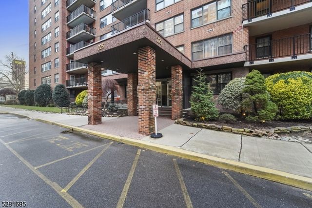 225 St Paul Ave, Jersey City, NJ 07306