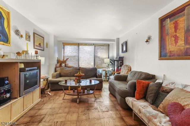 225 St Paul Ave, Jersey City, NJ 07306