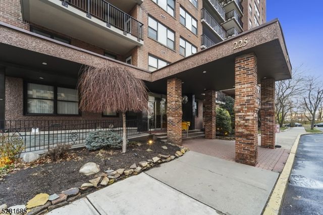 225 St Paul Ave, Jersey City, NJ 07306