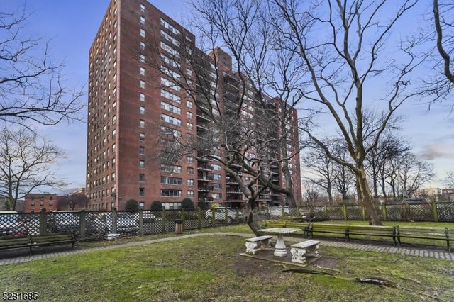 225 St Paul Ave, Jersey City, NJ 07306