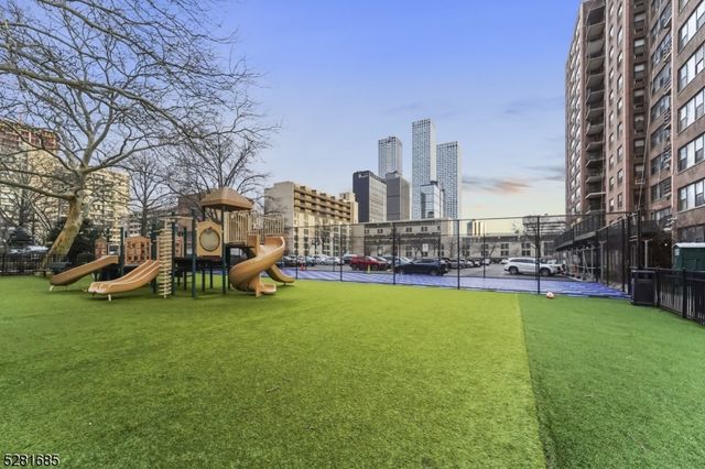 225 St Paul Ave, Jersey City, NJ 07306