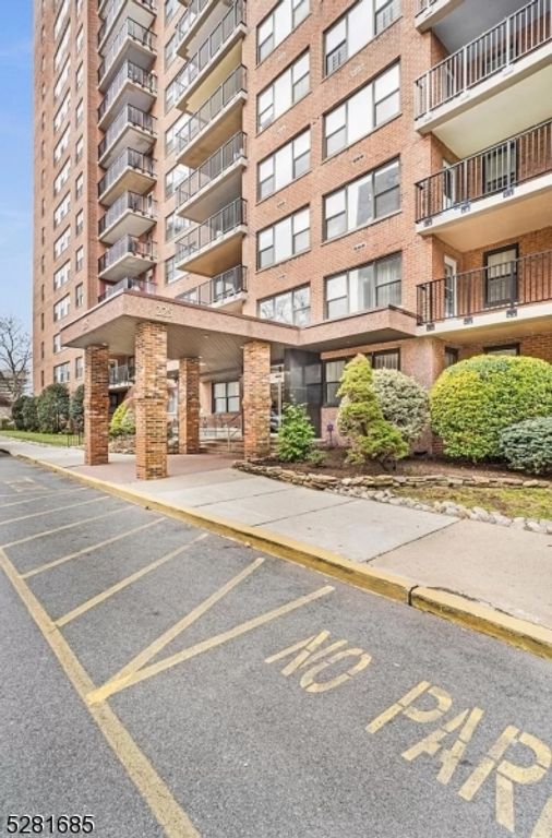 225 St Paul Ave, Jersey City, NJ 07306