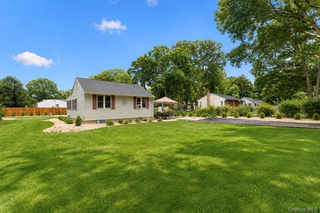 2 Fox Lane, Shoreham, NY 11786