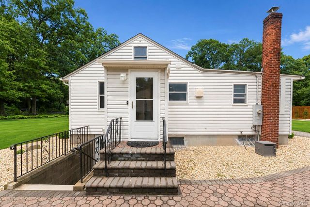 2 Fox Lane, Shoreham, NY 11786