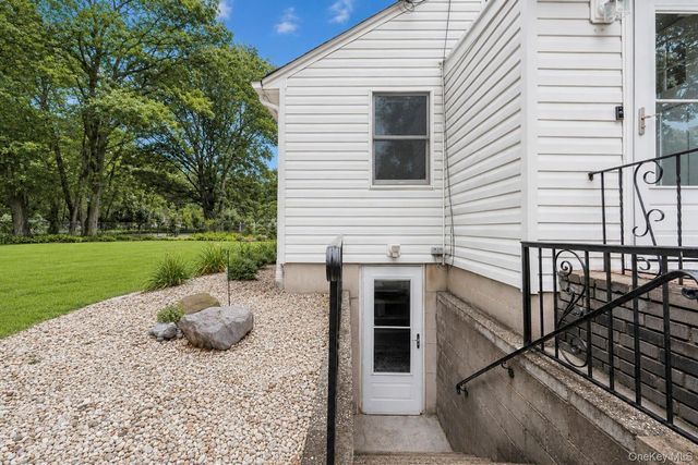 2 Fox Lane, Shoreham, NY 11786