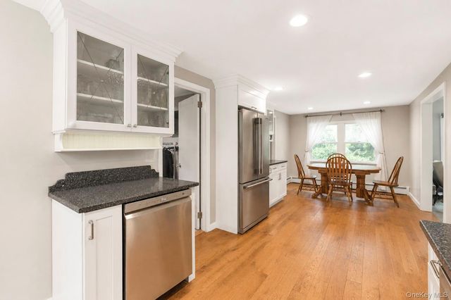 2 Fox Lane, Shoreham, NY 11786