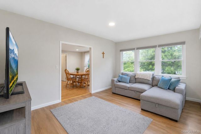 2 Fox Lane, Shoreham, NY 11786