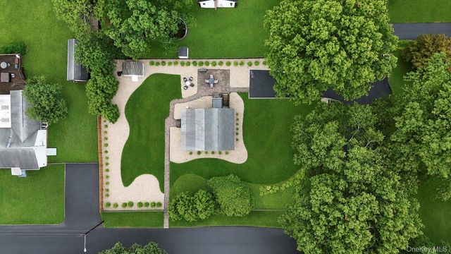 2 Fox Lane, Shoreham, NY 11786