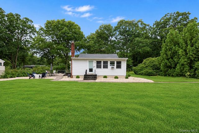 2 Fox Lane, Shoreham, NY 11786