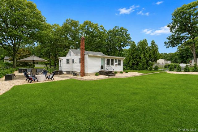 2 Fox Lane, Shoreham, NY 11786
