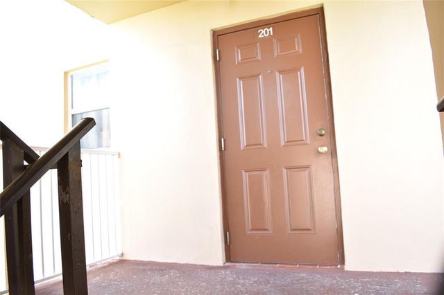 9001 Sunrise Lakes Boulevard 201, Sunrise, FL 33322