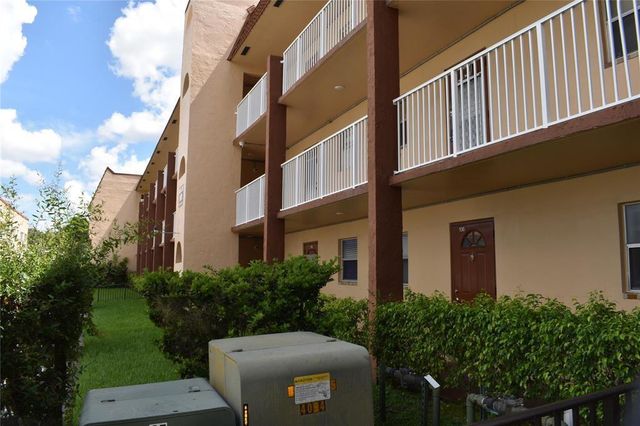 9001 Sunrise Lakes Boulevard 201, Sunrise, FL 33322