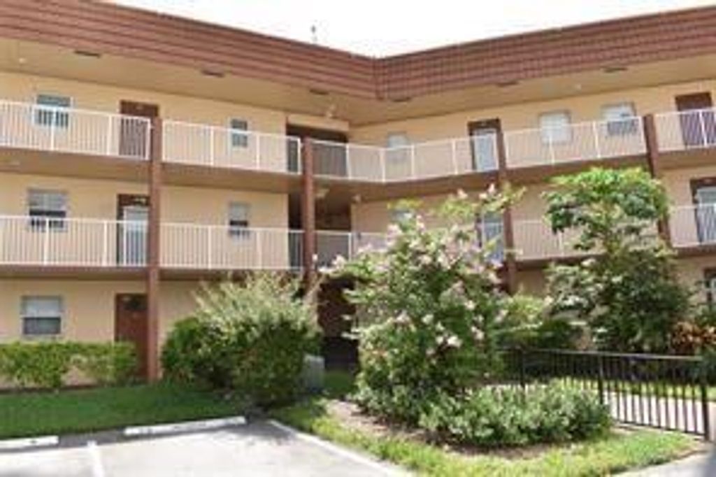 9001 Sunrise Lakes Boulevard 201, Sunrise, FL 33322
