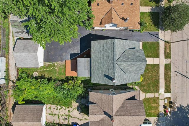 6734 21st AVENUE, Kenosha, WI 53143